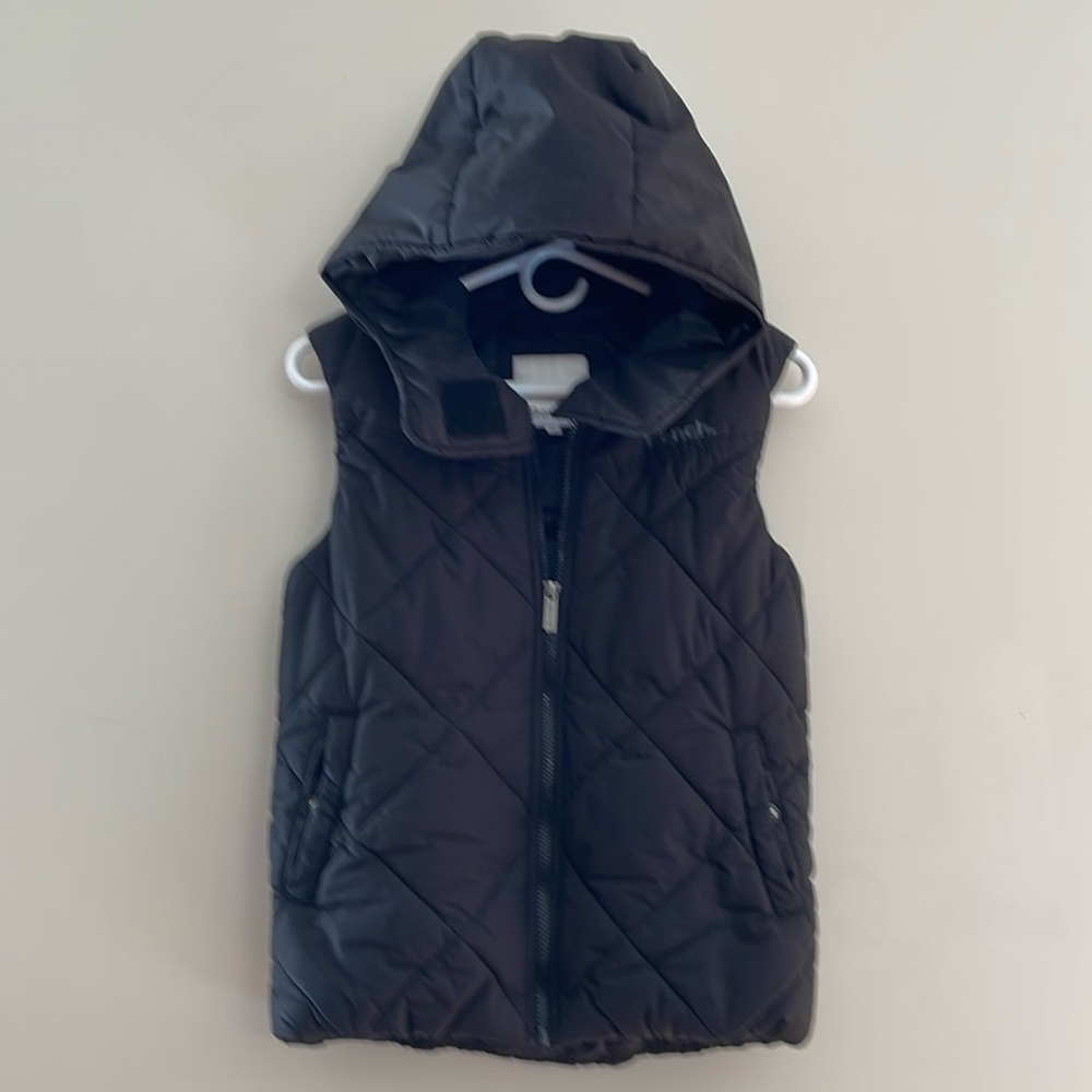 Bench Women’s Hooded Puffer Vest in Black.     Size Small